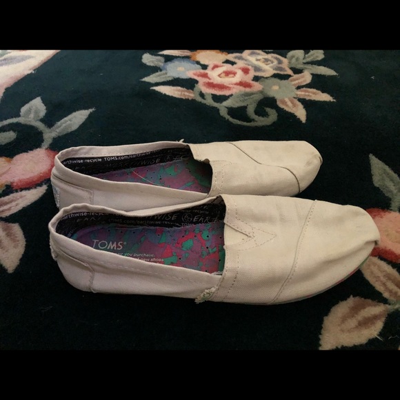 TOMS - Picture 3 of 6